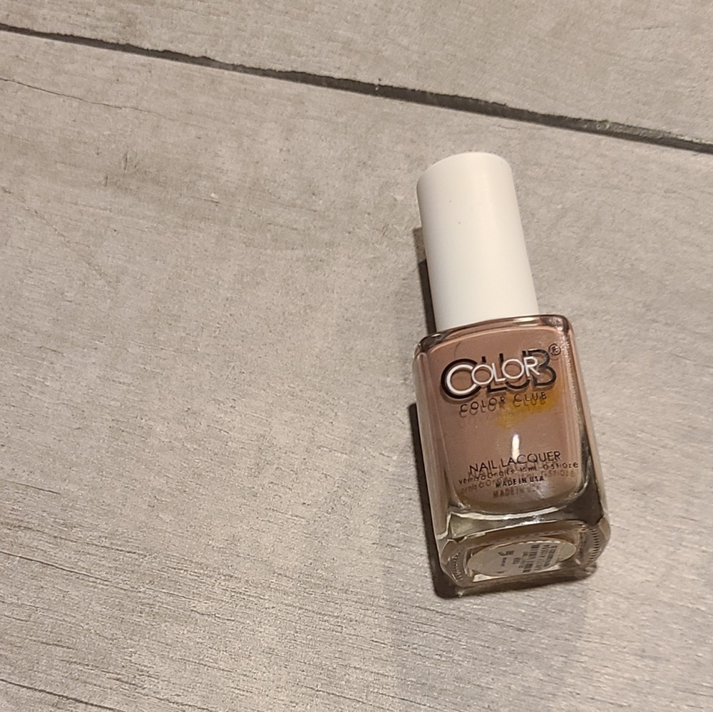 🍁 Color Club polish in Get a Mauve on It🍋